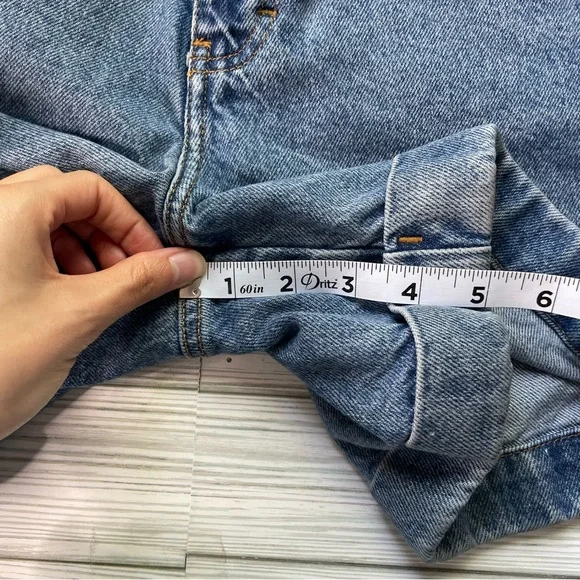 Calvin Klein high waisted Classic Blue Denim Women's Shorts size 6 - Picture 2 of 6